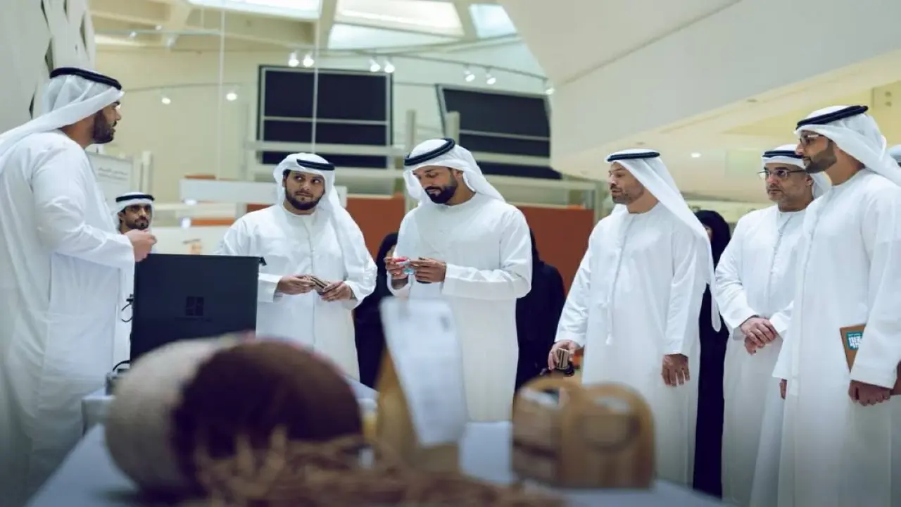 سلطان النيادي يؤكد على استثمارات القيادة في تمكين الشباب